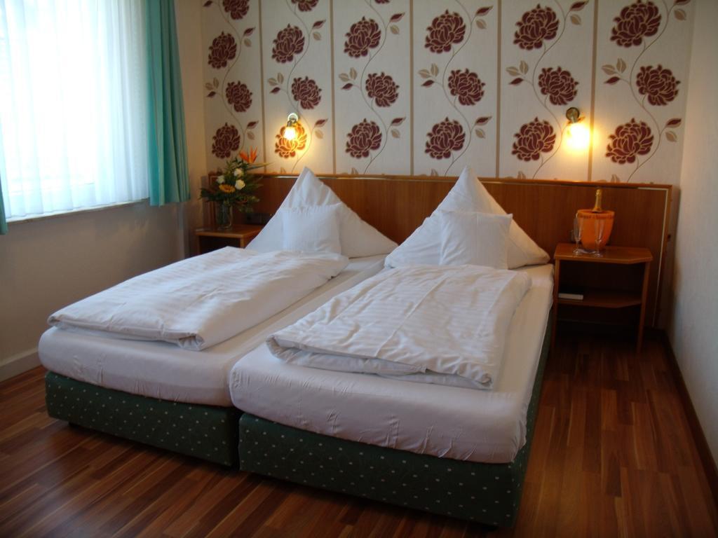 Landhotel Zum Niestetal الغرفة الصورة
